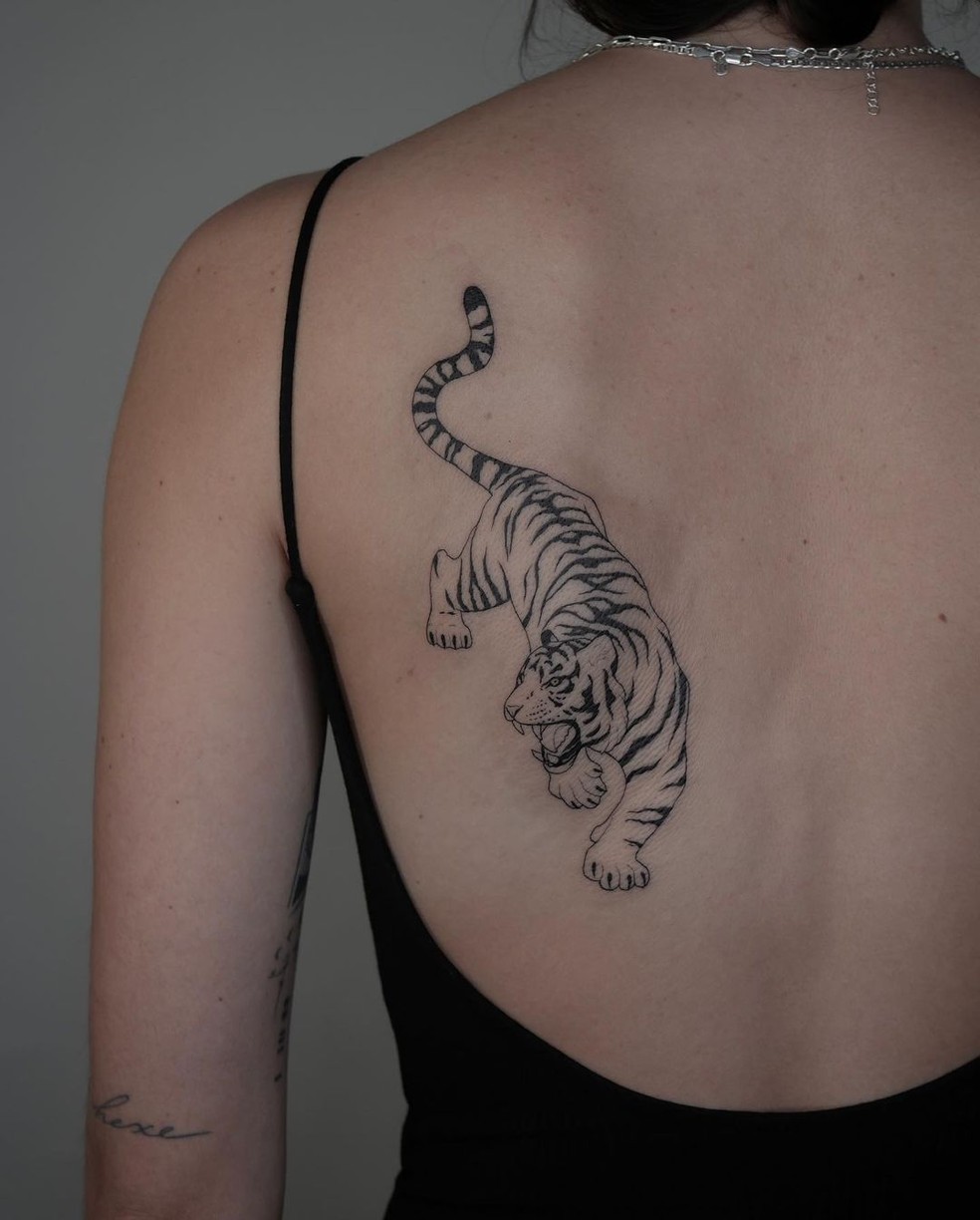 Tatuagem de tigre feminina: 20 ideias criativas para se jogar em ...