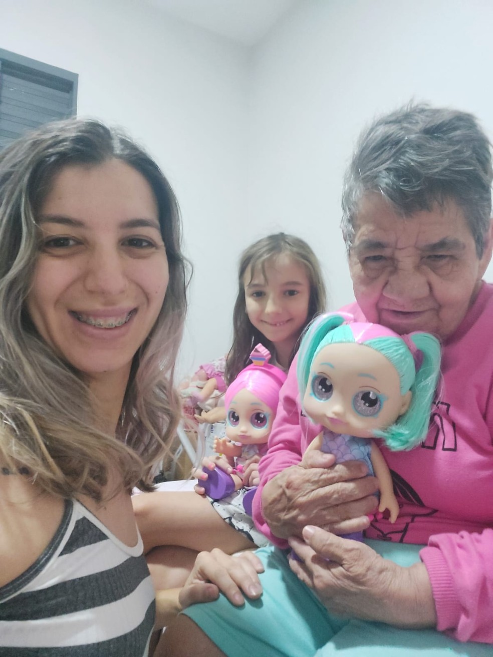 Glaucia Santos e suas filhas — Foto: Arquivo pessoal