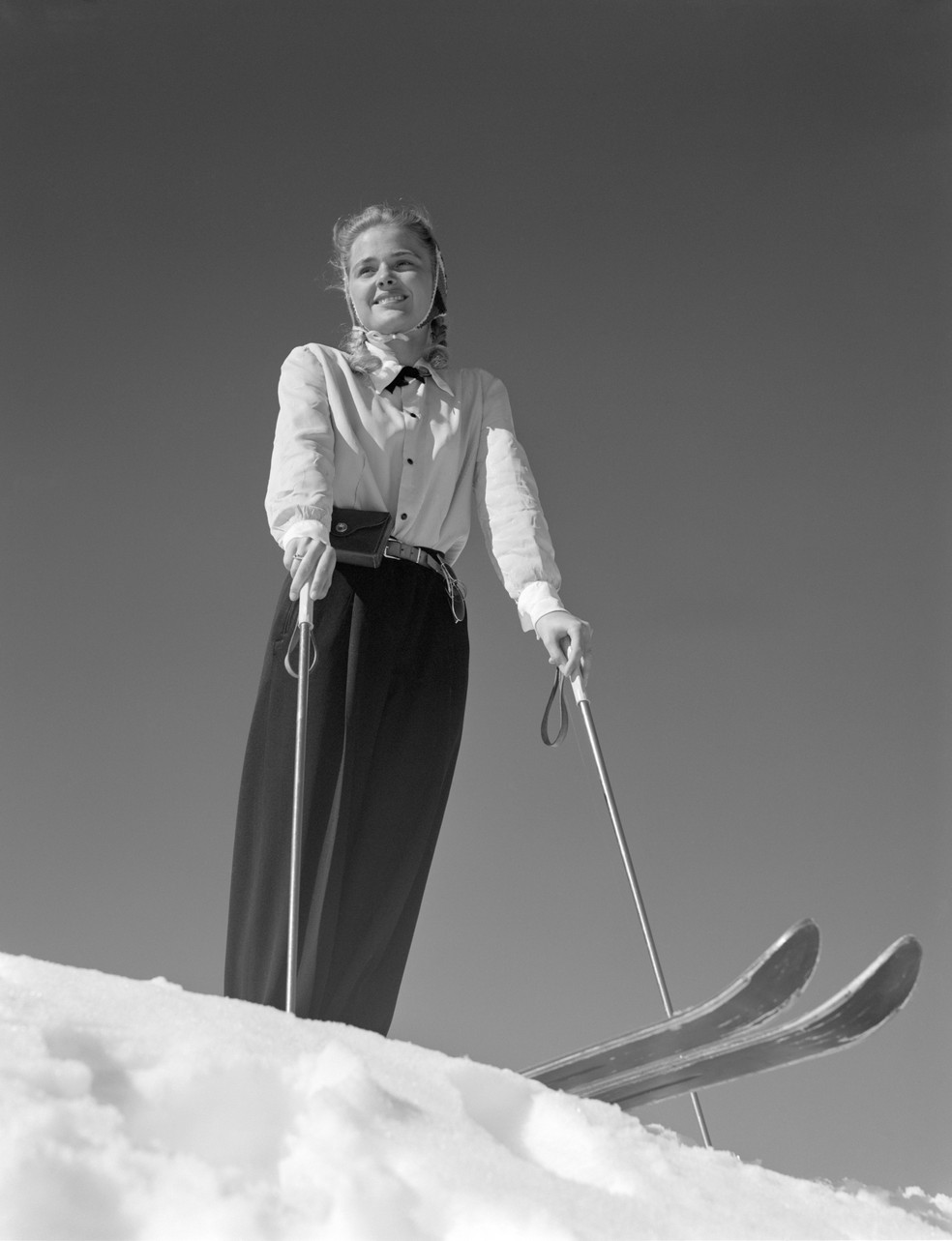 Atleta praticando ski em 1940 — Foto: Getty Images