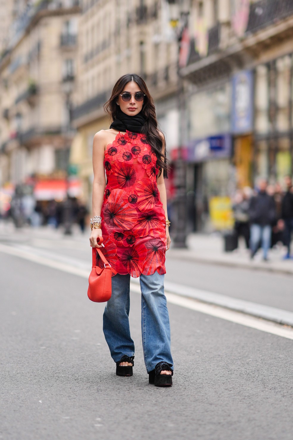 Saia com calças podem estar retornando ao streetwear — Foto: Getty Images