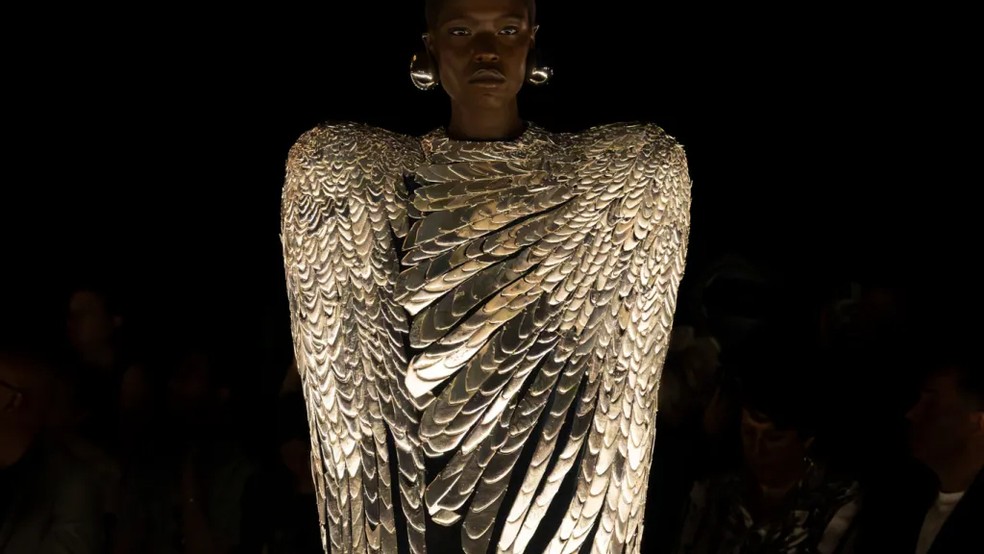 Schiaparelli, alta-costura de outono 2024 — Foto: Schiaparelli