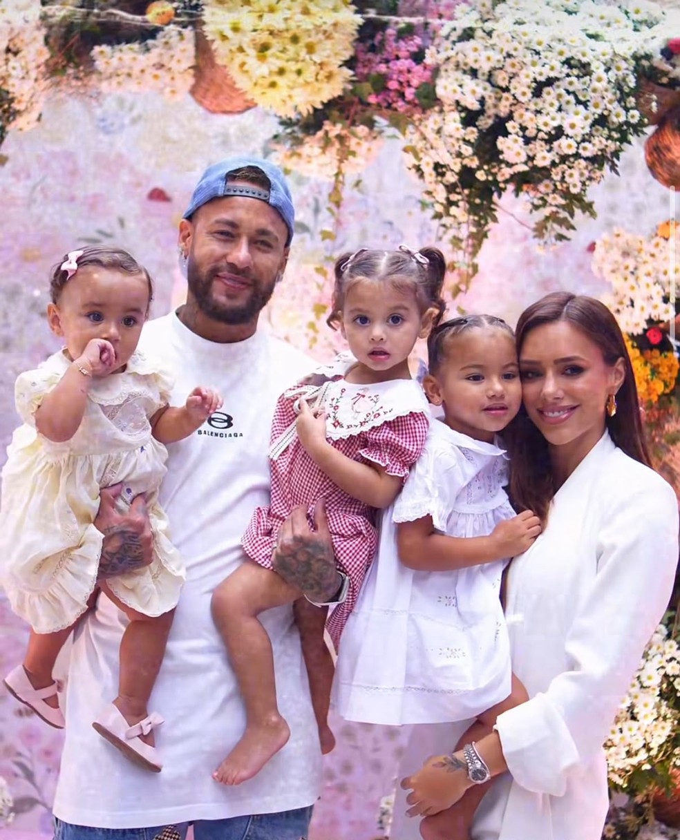 Mel, Neymar Jr, Helena, Mavie e Bruna Biancardi em vídeo compartilhado pelo atleta — Foto: Reprodução/Instagram