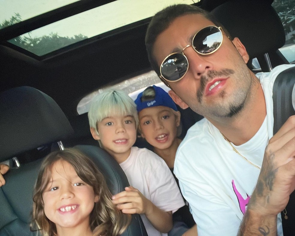 Pedro Scooby contou que está tudo bem entre ele e Luana Piovani, mãe de seus três filhos — Foto: Reprodução Instagram