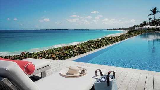 Órbita do azul: como é se hospedar em hotel nas Bahamas que já foi cenário de dois longas da saga 007