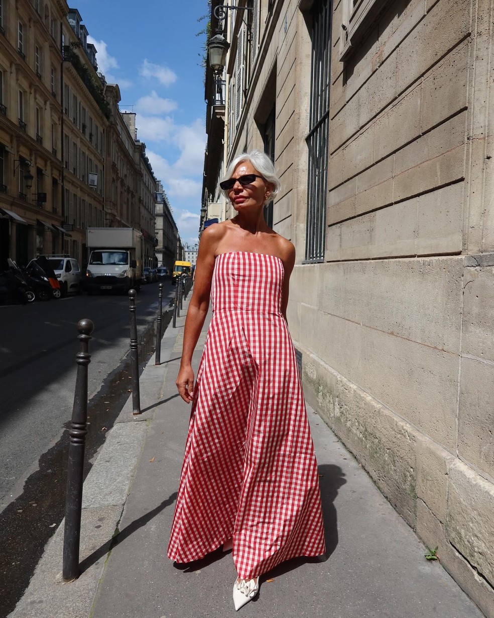 Vestido em vichy vermelho e branco — Foto: Reprodução/Instagram @greceghanem