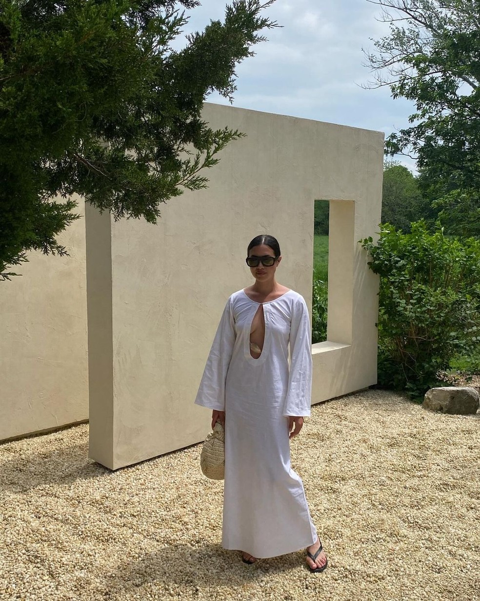 Vestido longo com recorte central — Foto: Reprodução/Instagram @sasha.mei
