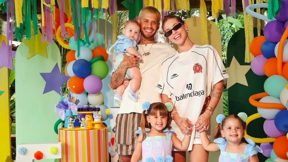 Virginia Fonseca, Zé Felipe, Maria Alice e Maria Flor celebram os cinco meses de José Leonardo — Foto: Reprodução/Instagram