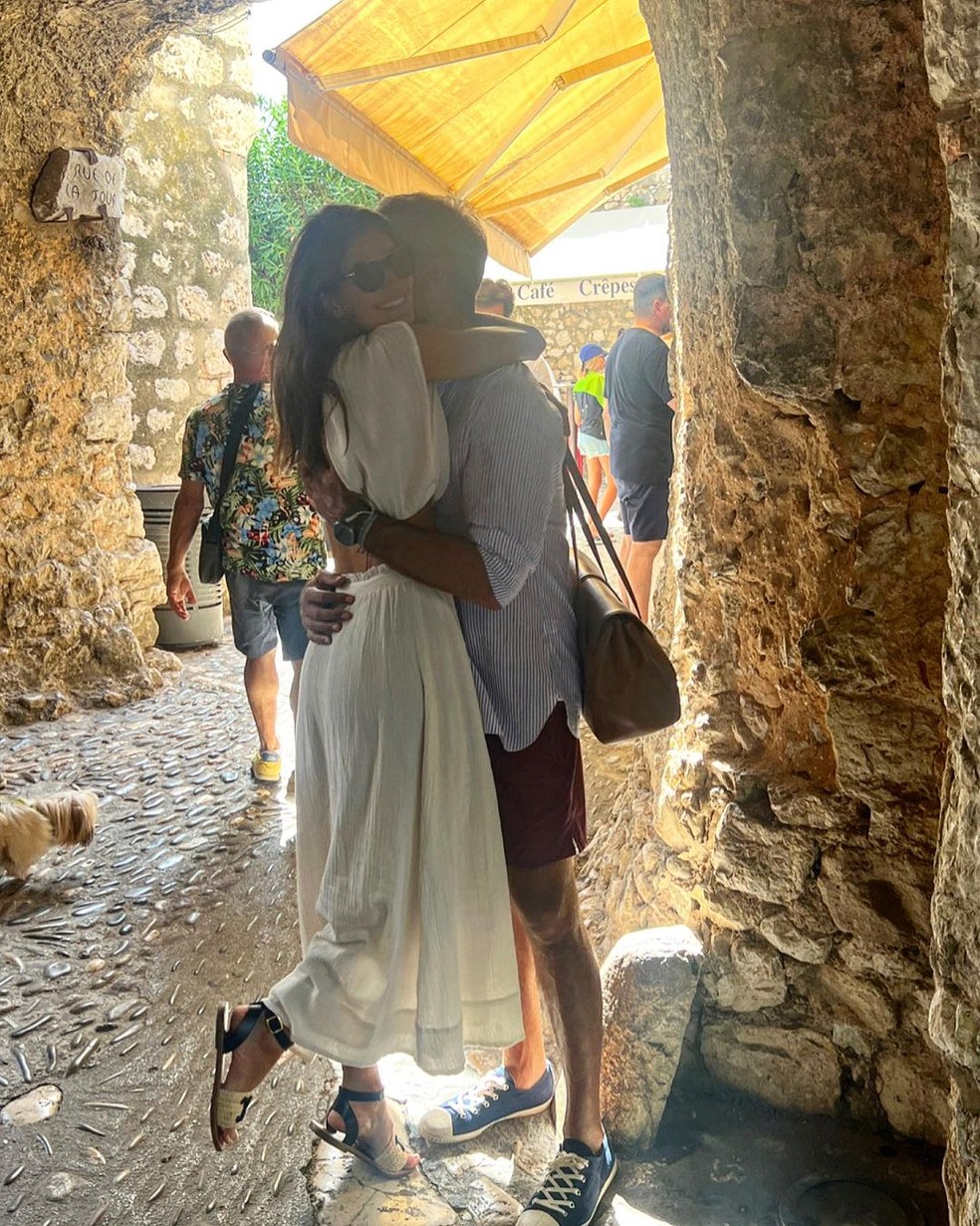 Após 15 anos, Isabella Fiorentino refaz passeio com marido na França ...