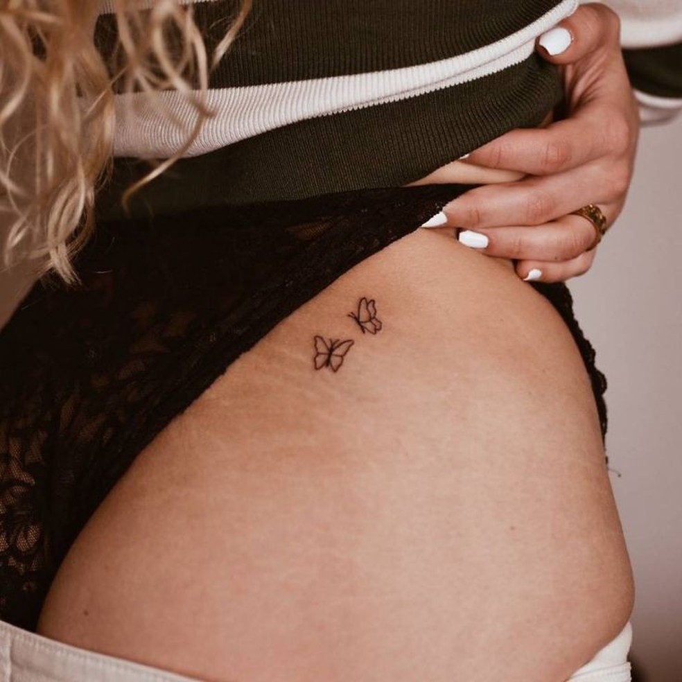 Tatuagem no bumbum pode ser delicada? Inspirações femininas para salvar!