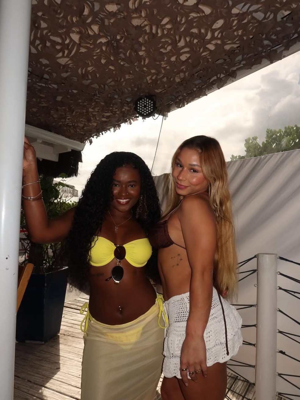 Flavia Saraiva ao lado de amiga — Foto: Reprodução/ Instagram @flavialopessaraiva