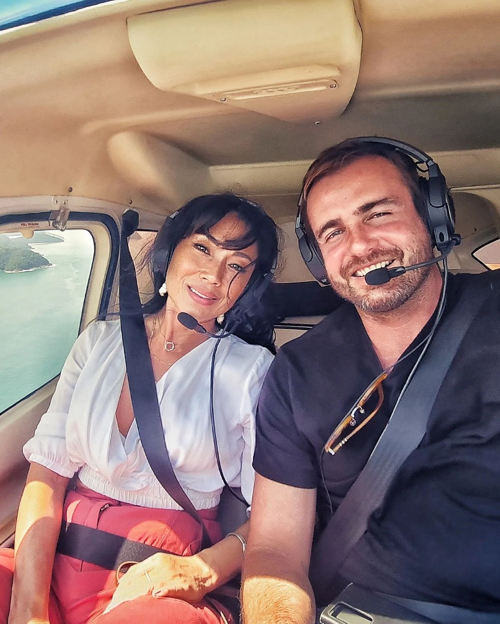 Danni Suzuki encara aventura em monomotor pilotado por Max Fercondini