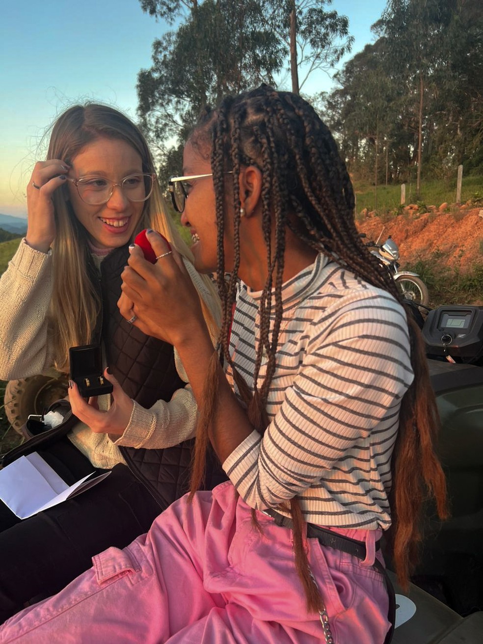 Francilia e Luiza se pediram em casamento de surpresa — Foto: Acervo pessoal