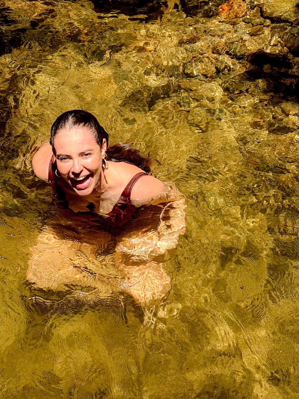 Paolla Oliveira posou de maiô na cachoeira — Foto: Reprodução/Instagram