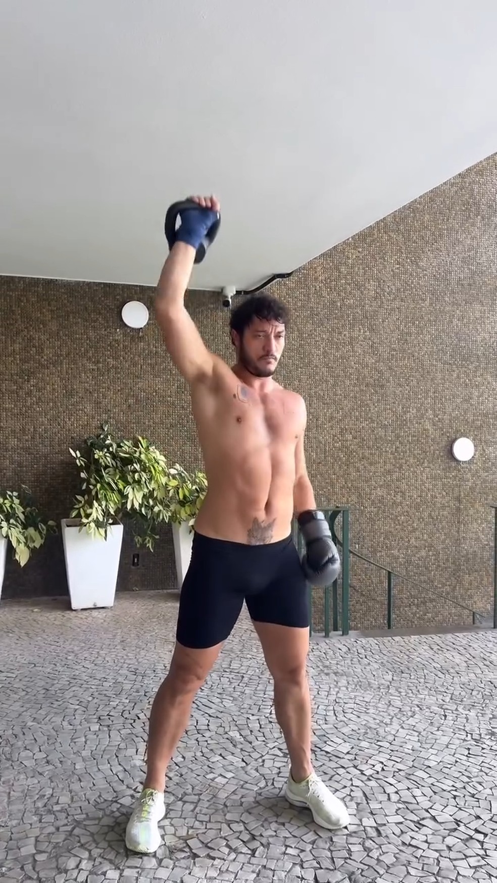Duda Beat reage após Allan Souza Lima aparecer treinando sem camisa: 'Mexe com ele' — Foto: Reprodução/ Instagram