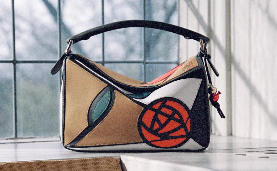 Loewe celebra 10 anos da icônica bolsa Puzzle com edições especiais