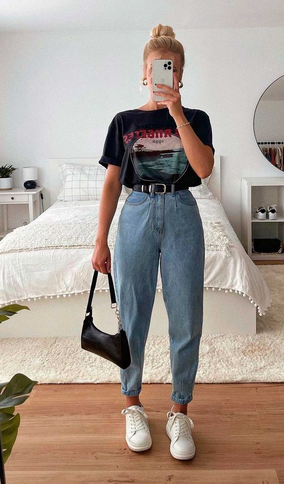 Os jeans de cintura alta são uma tendência que continua a dominar o cenário da moda — Foto: Reprodução/Pinterest @guitamoda