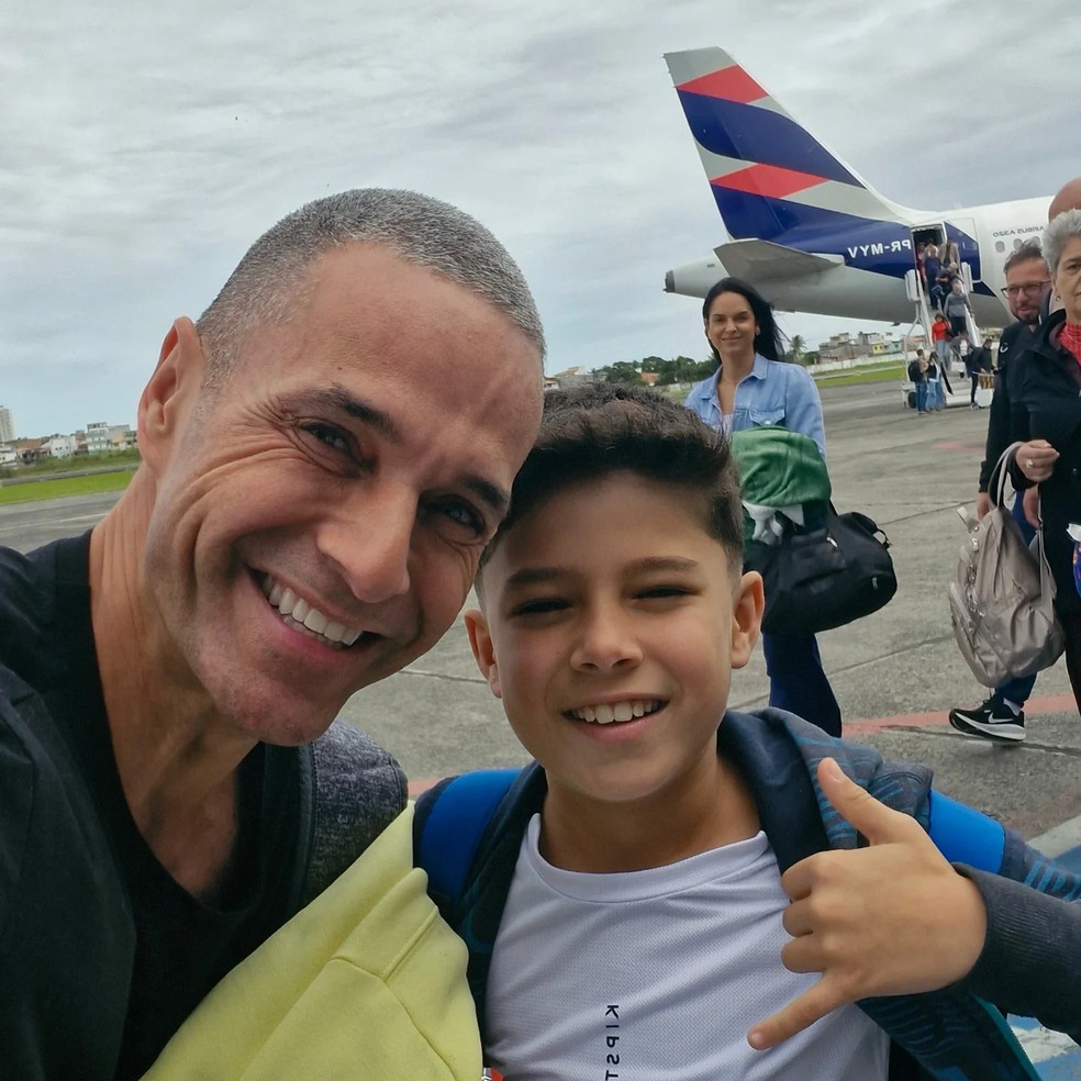 Separado, Fabrício Battaglini leva os filhos para viagem de férias: 'A ...