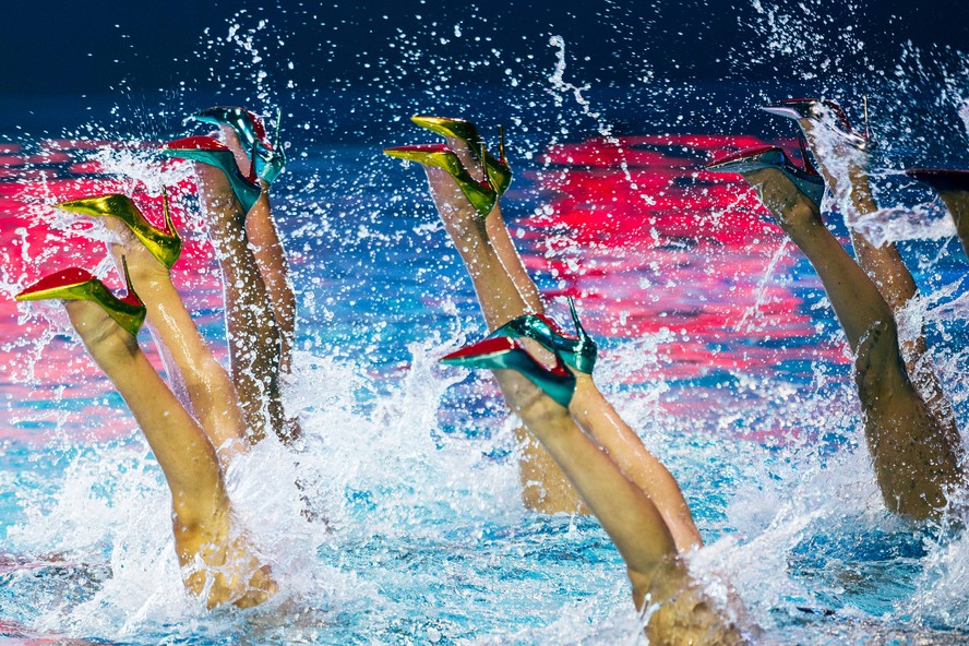 A apresentação Paris is Loubouting que aconteceu durante a Semana de Moda, na Piscine Molitor, da capital francesa