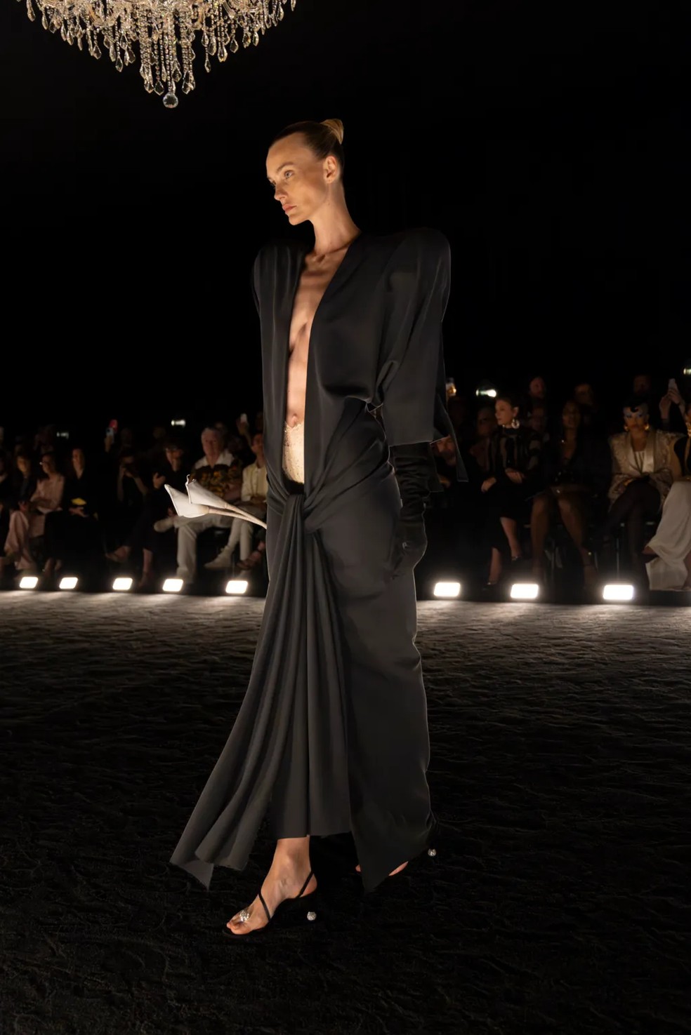 Schiaparelli, alta-costura de outono 2024 — Foto: Schiaparelli