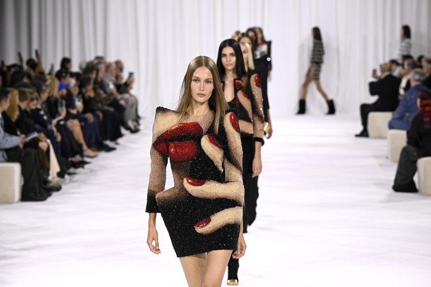 Desfile Balmain primavera verão 2025, Semana de Moda de Paris