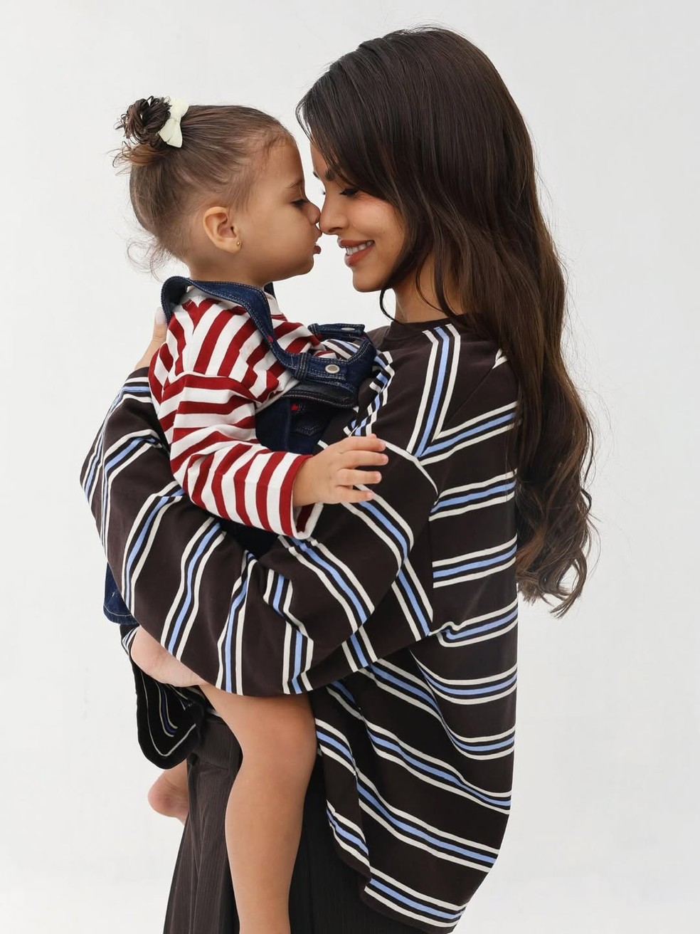 Amanda Kimberlly encantou ao posar com a filha Helena — Foto: Reprodução/ Instagram