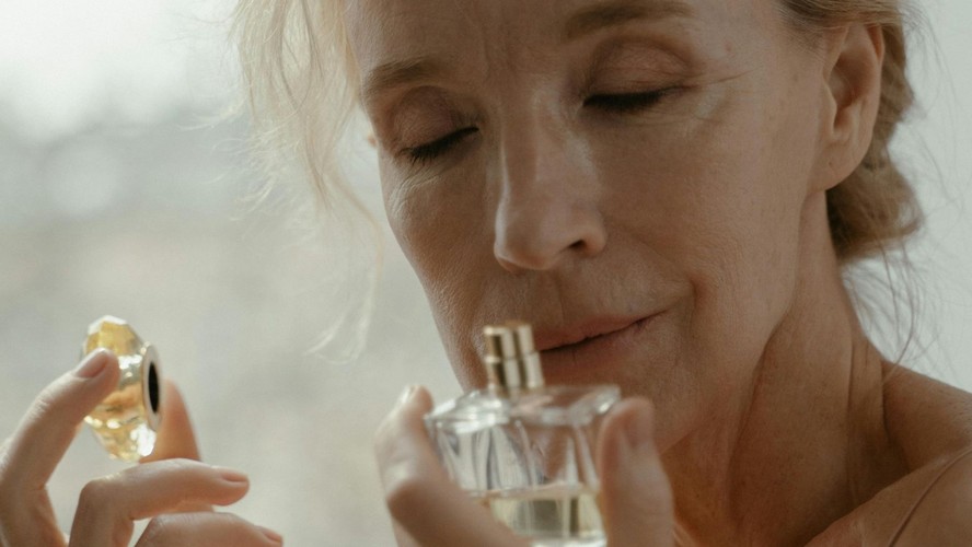 5 perfumes envolventes e sensuais com musk