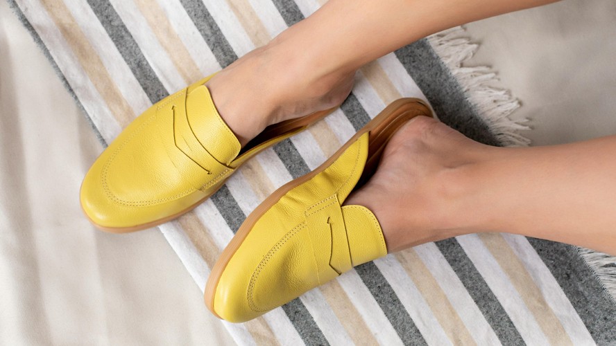 Um mule feminino confortável não precisa abrir mão do estilo e pode ser colorido, animal print, estilo flat ou com salto tratorado