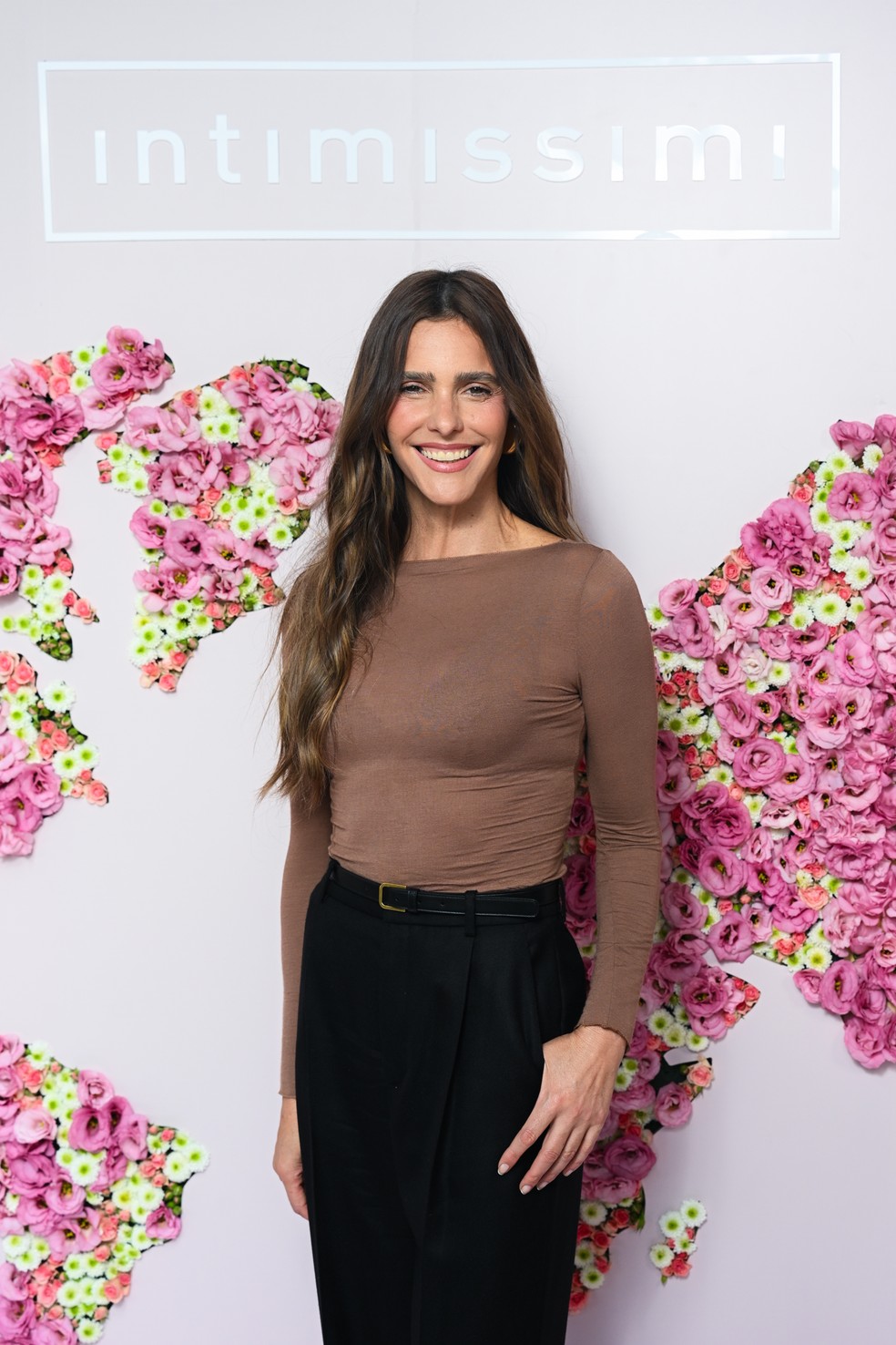 “A campanha da Intimissimi traz essa mulher em diferentes fases, com suas transformações, e isso conversa muito com o que eu estou vivendo hoje”, conta Fernanda — Foto: Divulgação