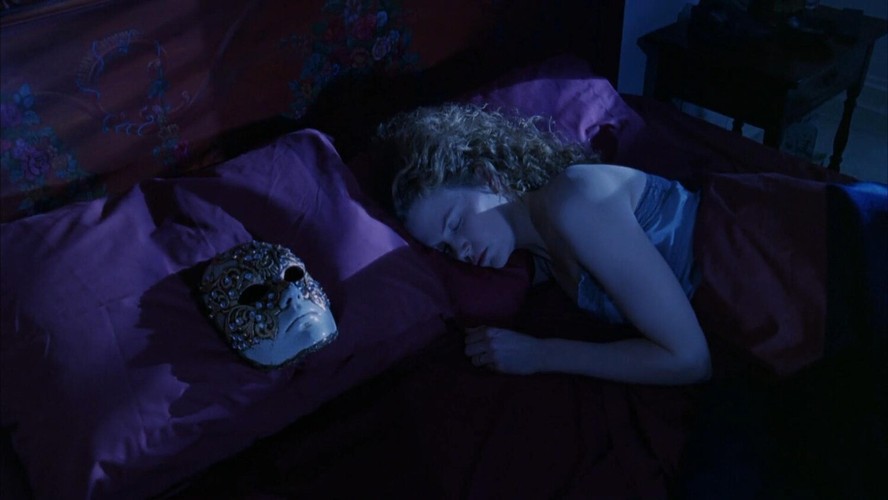 O que significa pensar em outra pessoa na hora H? Na foto: cena do filme De Olhos Bem Fechados (1999)