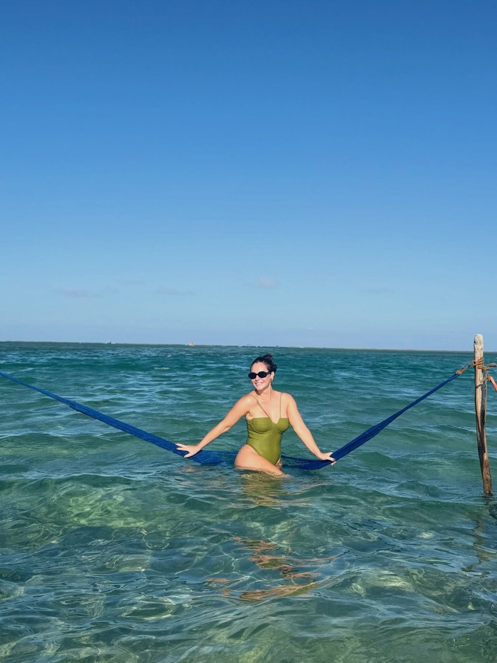 Solteira, Paolla Oliveira posa de biquíni — Foto: Reprodução/ Divulgação