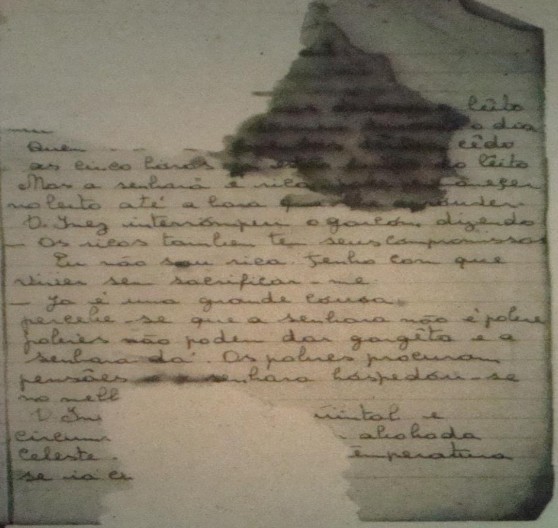 Páginas degradadas do manuscrito de Carolina Maria de Jesus guardadas no Arquivo Público Municipal de Sacramento, em Minas Gerais — Foto: Foto retirada do livro A poética de resíduos de Carolina de Jesus