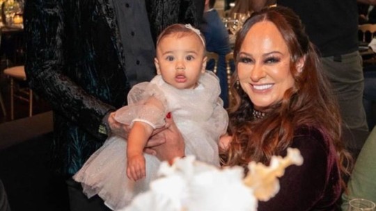 Em registro raro, mãe de Neymar aparecendo segurando neta, Mavie: ‘Minha bebê’ 