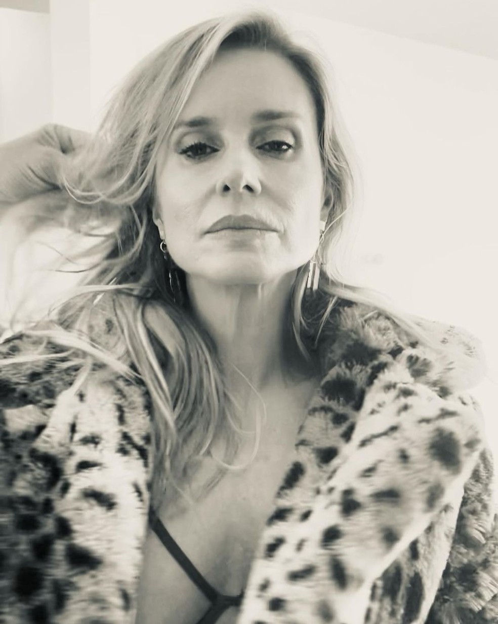 Paula Burlamaqui posa de lingerie em novo ensaio e é elogiada 'Deusa'