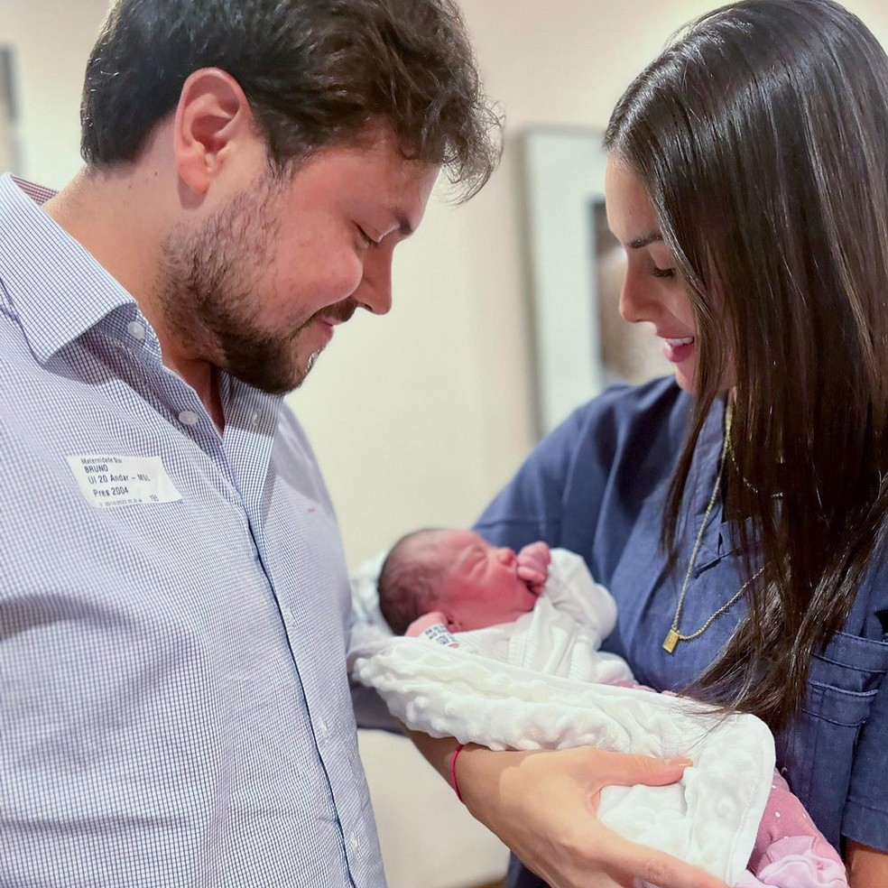 Bianca Biancardi e filha durante visita a maternidade — Foto: reprodução/instagram