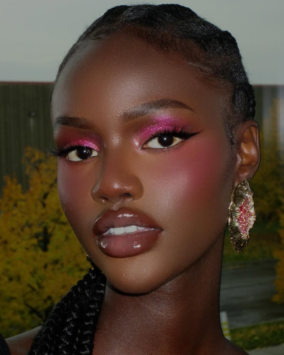 Marrom quente — Foto: Instagram @makeup.by.dea