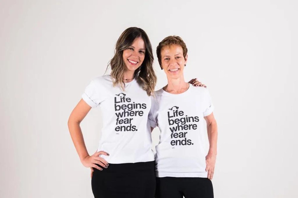 Junia Cunha e a mãe, Eliane, tiveram três diangósticos de câncer cada (Foto: Arquivo Pessoal) — Foto: Marie Claire