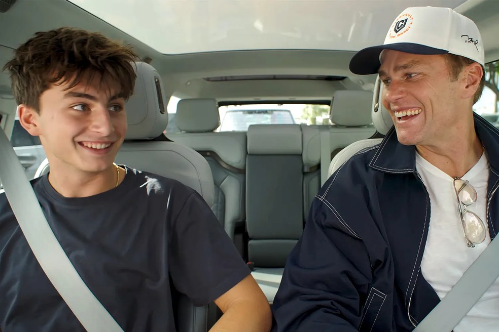 Aos 16 anos, filho de Gisele Bündchen assume o volante em conversa sobre 'valores' com o pai, Tom Brady — Foto: Reprodução/ Divulgação
