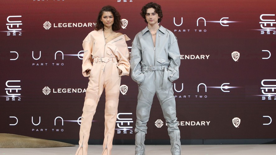 Zendaya e Timothee Chalamet usam o mesmo look em evento de 'Duna 2' na Coreia do Sul