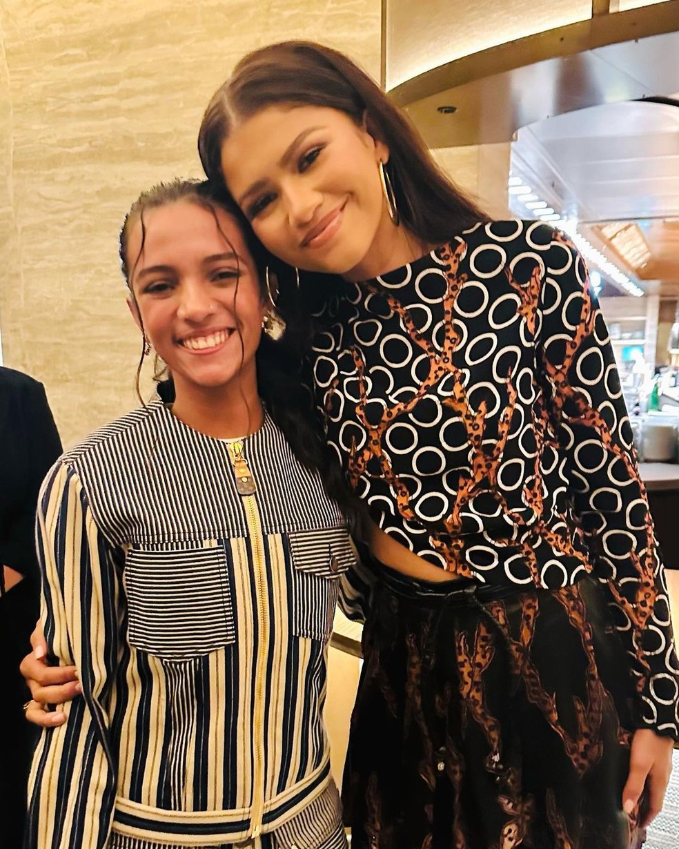 Rayssa Leal posa com Zendaya e fãs elogiam a dupla — Foto: Reprodução / Instagram