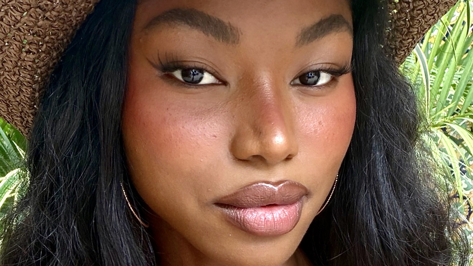 7 blushes perfeitos para garantir um bronze natural de praia 