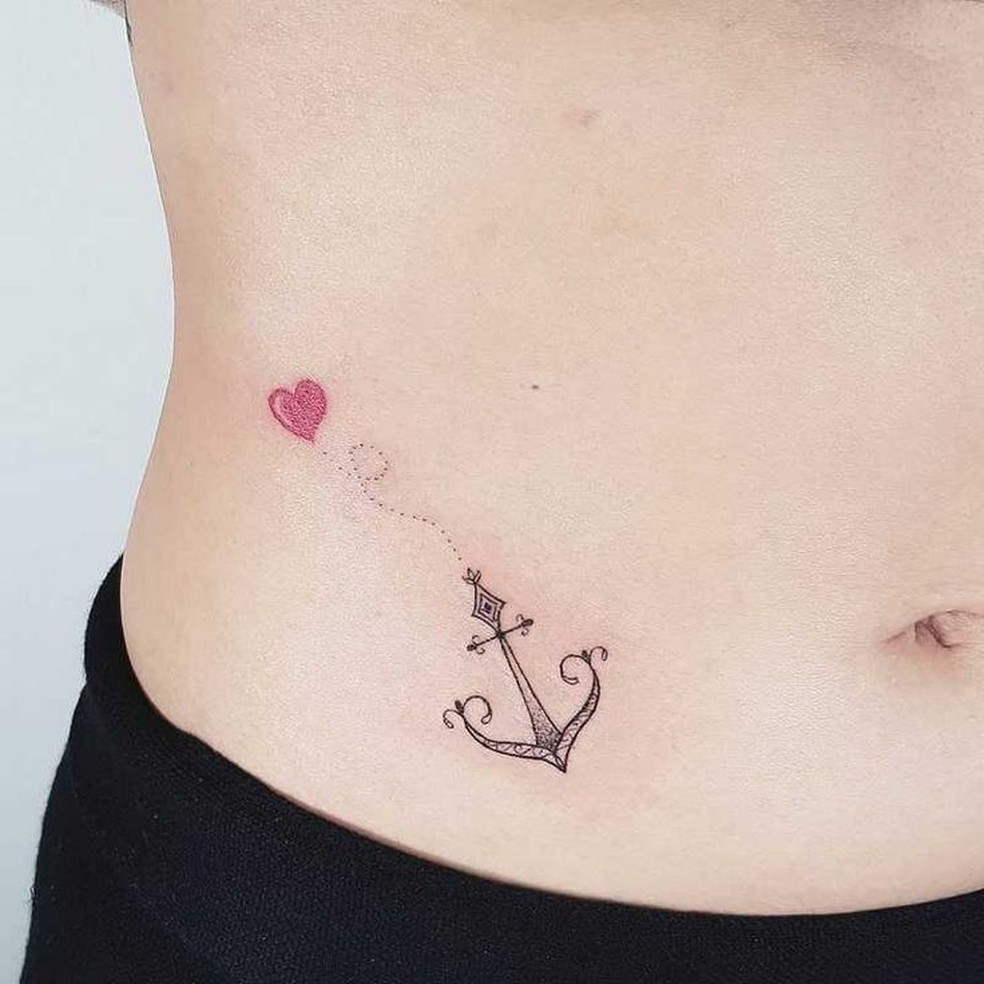 Tatuagem na barriga feminina: inspirações que vão transformar sua silhueta