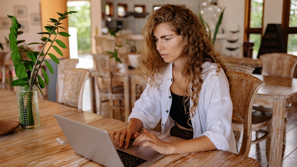 A leonina se destaca em posições de liderança, especialmente em ambientes que exigem inspiração e trabalho em equipe — Foto: Reprodução/Pexels