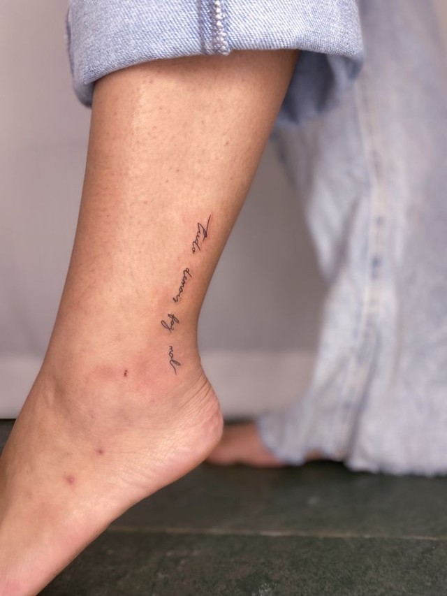 Tatuagem na panturrilha feminina: inspiração para a sua próxima arte