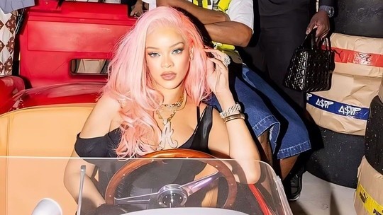 Cabelo rosa de Rihanna é spoiler para o Met Gala? 
