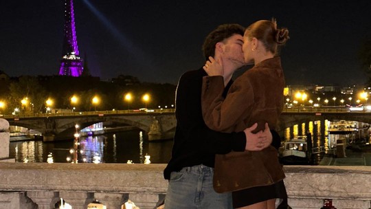 Sasha ganha declaração do marido em Paris e emociona fãs: 'O último romântico'