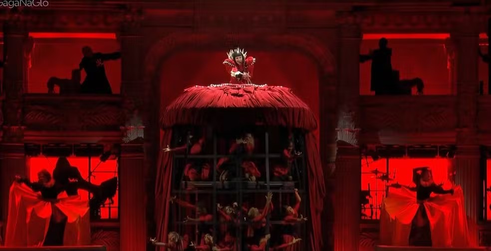 Show de Lady Gaga teve produção de design assinada por Es Devlin — Foto: Reprodução/ TV Globo