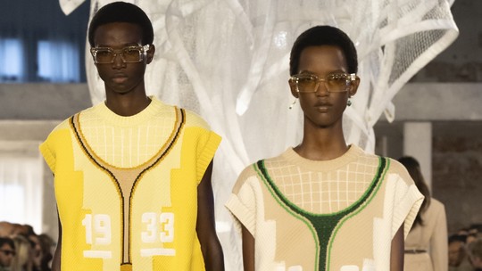 Semana de Moda de Paris: o verde e o amarelo de que gostamos dominaram passarela da Lacoste Semana de Moda de Paris: o verde e o amarelo de que gostamos dominaram passarela da Lacoste