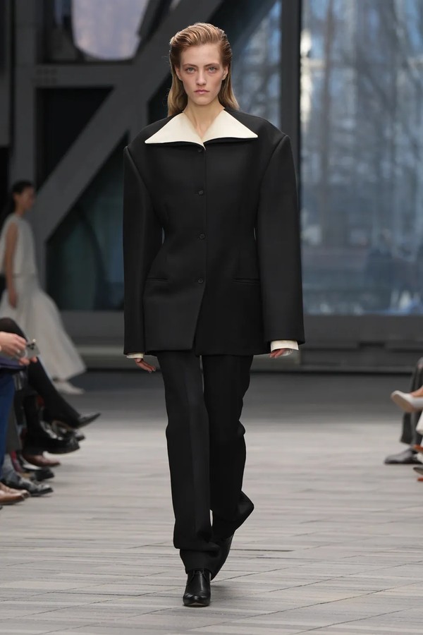 NYFW: Na Calvin Klein Collection, Veronica Leoni revisita as origens da ...