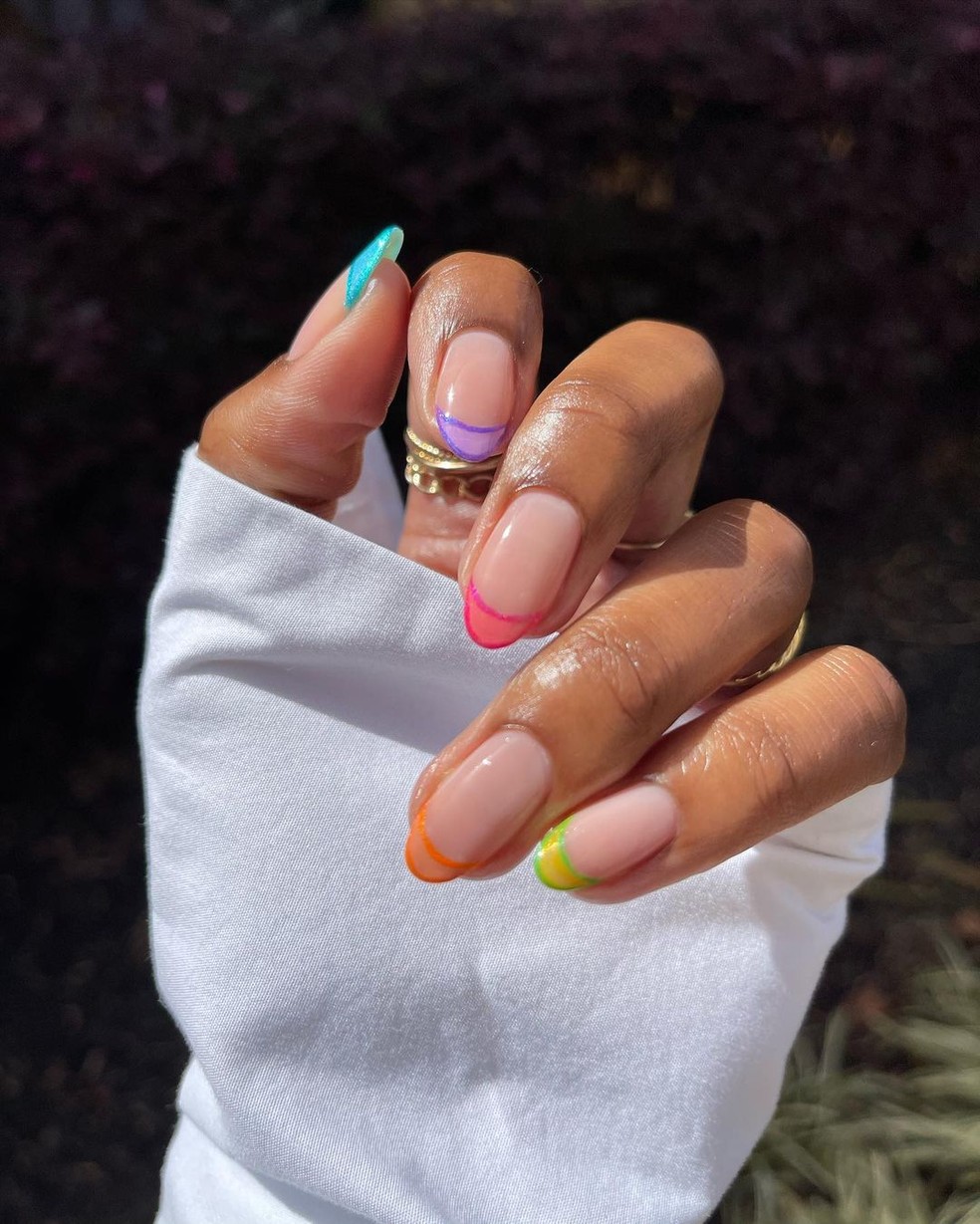 20 unhas decoradas francesinhas para fugir do convencional no Carnaval