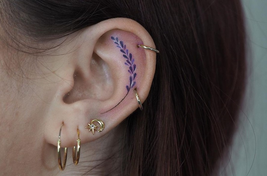 As melhores inspirações de tatuagem na orelha feminina para você copiar